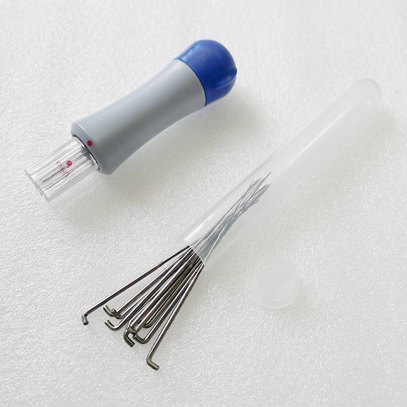 S SEVEN SHOTS + 10 PINS + SMALL SYRINGES